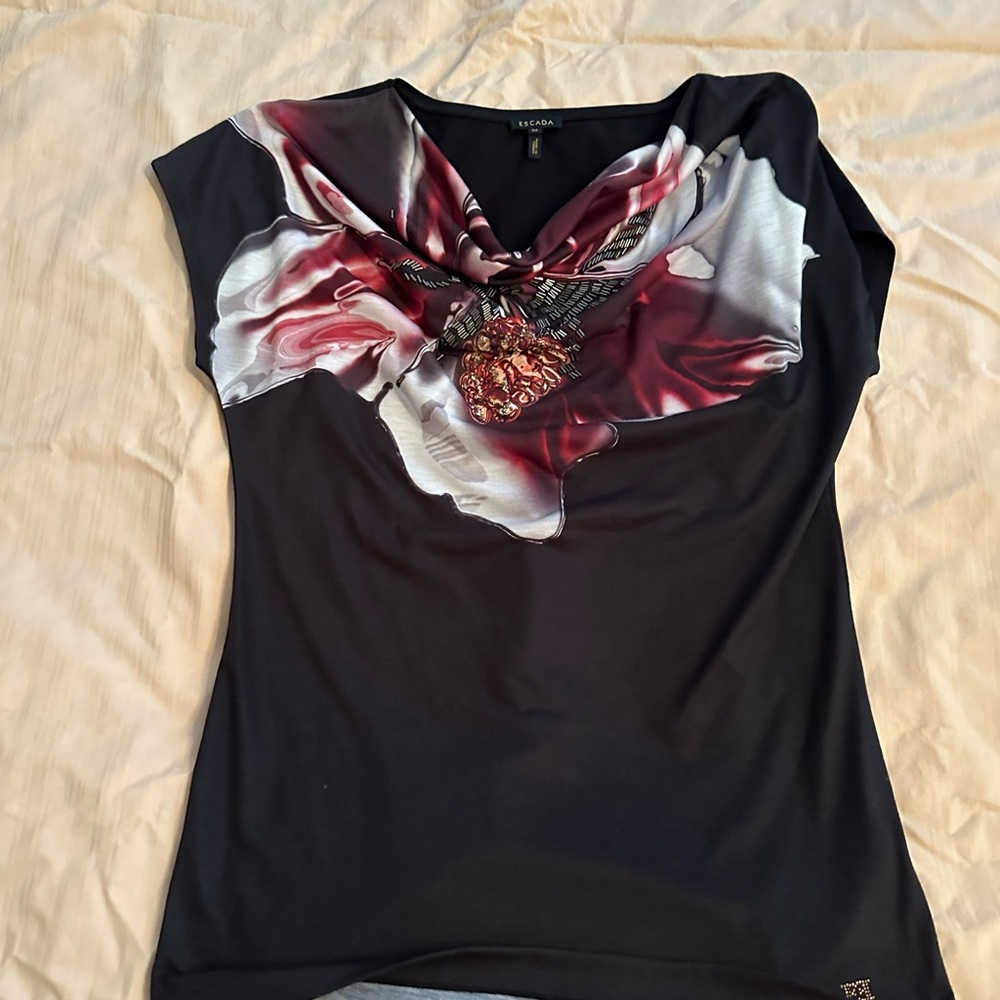 Escada sleeveless shirt with beats.